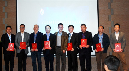 內(nèi)窺鏡專業(yè)委員會(huì)首屆領(lǐng)導(dǎo)成員合影