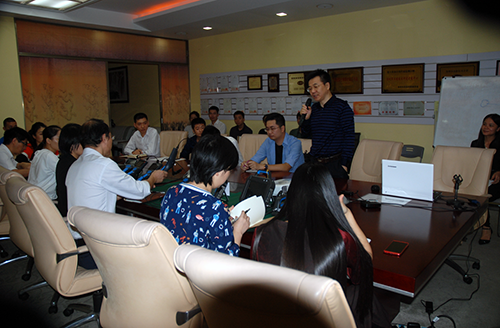 新品發(fā)布會(huì)現(xiàn)場(chǎng)，亞泰光電總經(jīng)理鄭總首先致詞